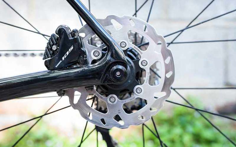 Hệ thống phanh đĩa phản xạ nhanh, chính xác