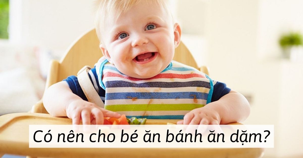 Có nên cho bé ăn bánh ăn dặm? Thời điểm bé có thể sử dụng?
