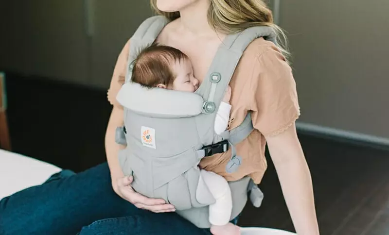 Chọn địu có miếng lót cứng ở trong