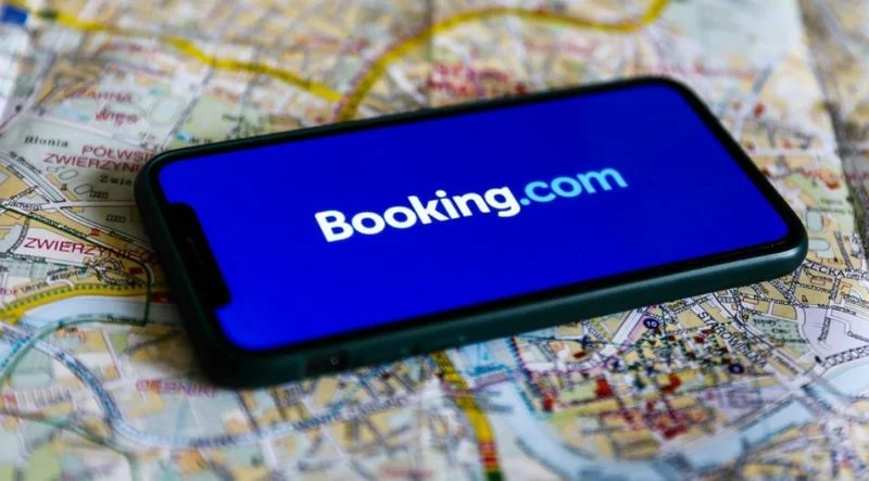 BOOKING.COM