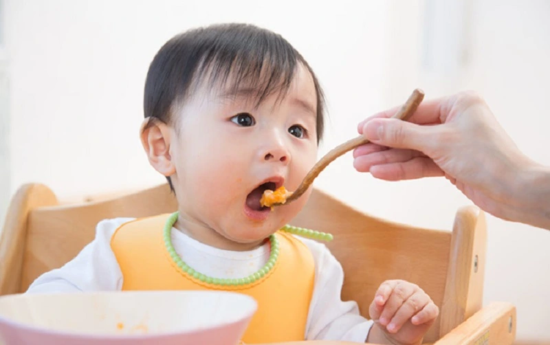 Một số nguyên tắc cho bé ăn dặm