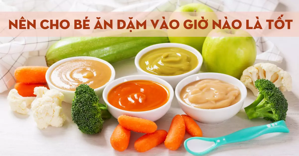 Cho bé ăn dặm mấy giờ để bé hấp thu tốt nhất