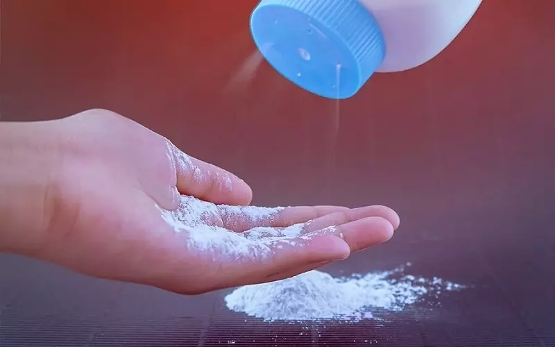 Không thoa phấn rôm lên các khu vực nhạy cảm
