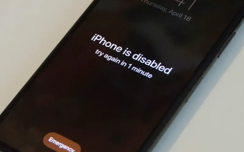 Tại sao iPhone lại gặp lỗi "iPhone is disabled"?