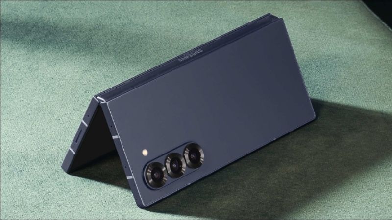 Nhờ viền mỏng và thiết kế gập phẳng, Fold 7 hoạt động như một chiếc tablet thu gọn,